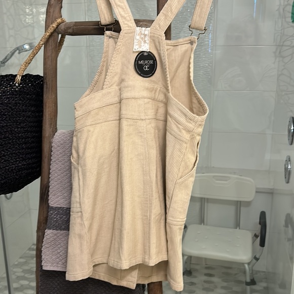 Melrose in the OC cream corduroy mini jumper. Size M. Never worn with tags. - Picture 2 of 6